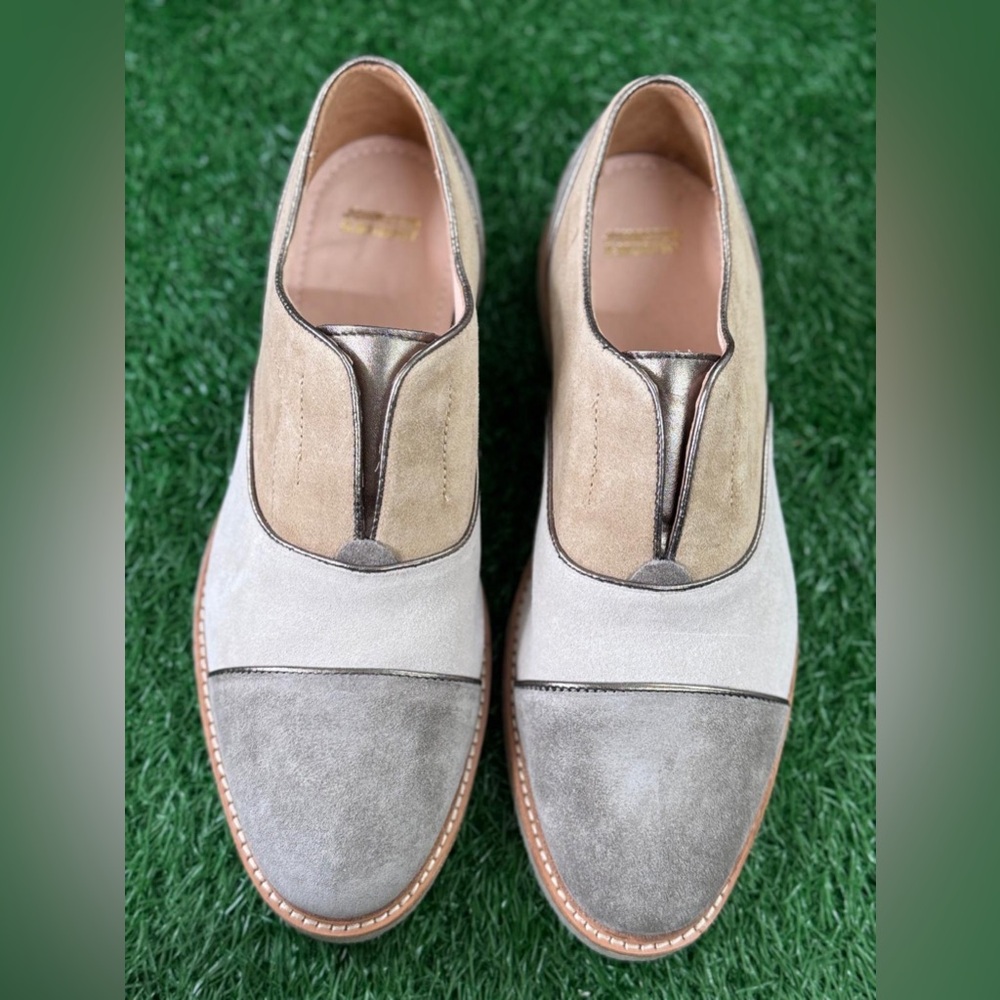 Johnston and Murphy women’s leather shoe size 10
!!Wish they were my Size!!